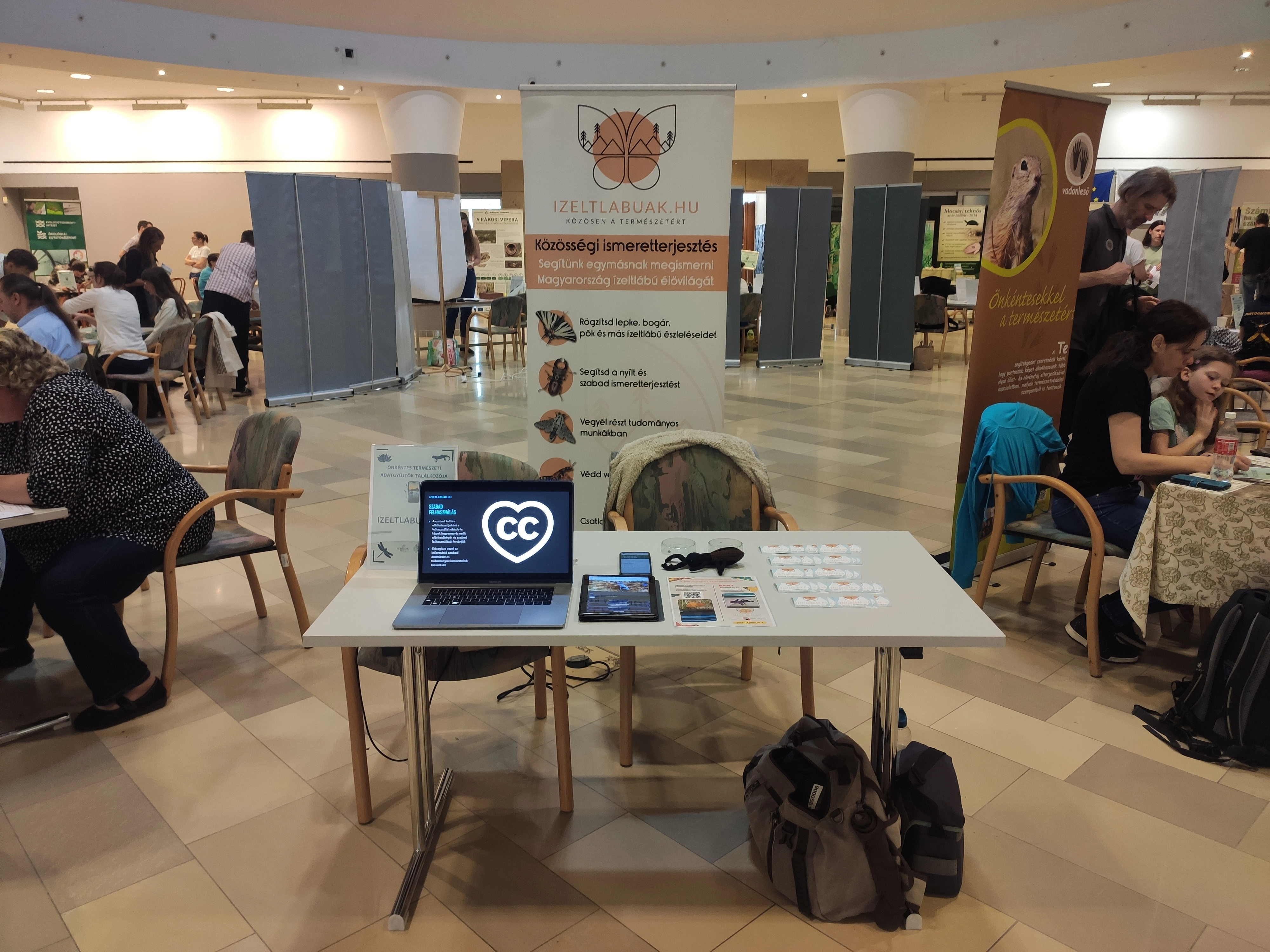 Az izeltlabuak.hu standja az Önkéntes természeti adatgyűjtők találkozóján