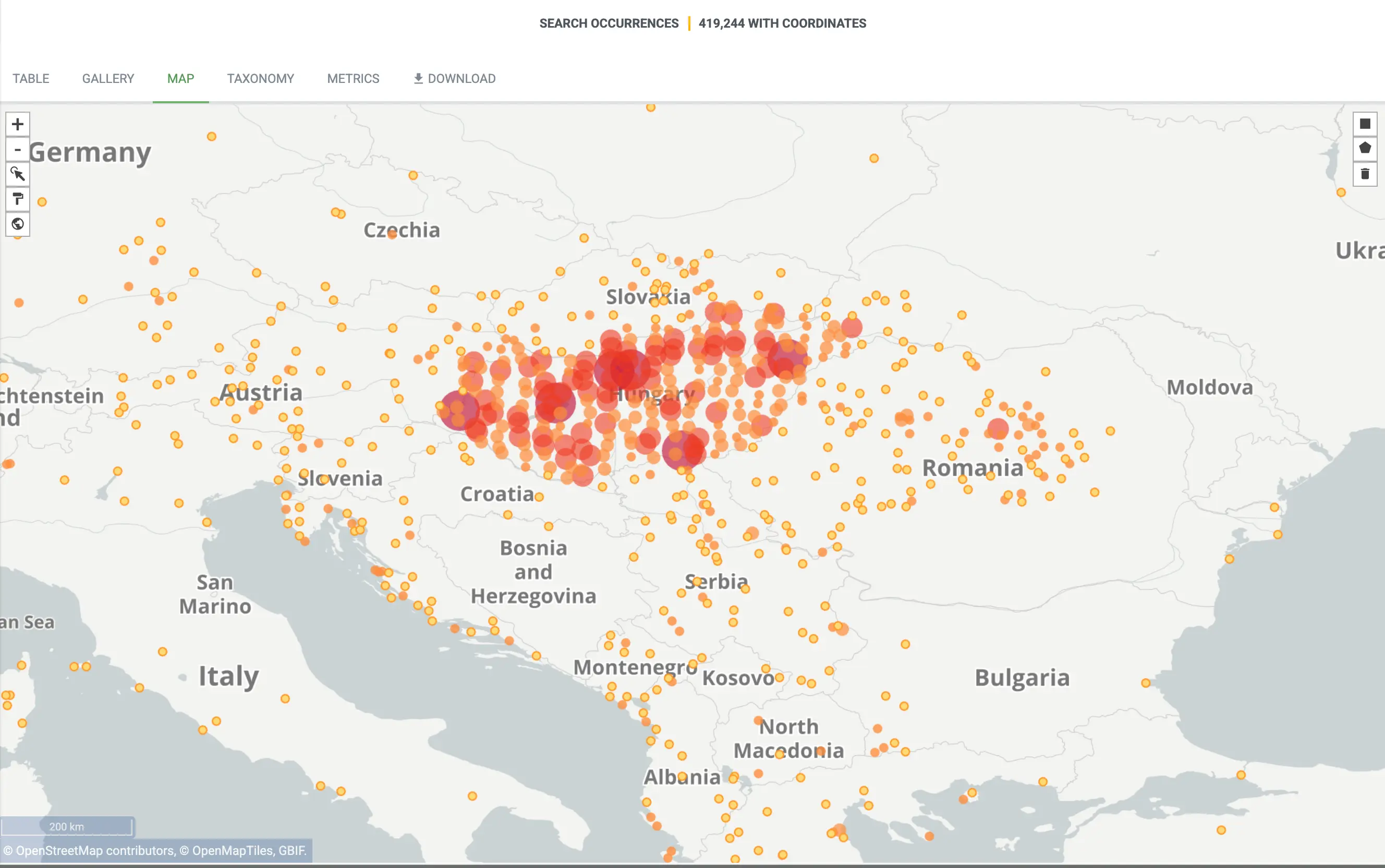 izeltlabuak.hu észlelési adatok a GBIF térképén